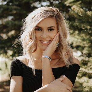 Meet your Posher, Laurie